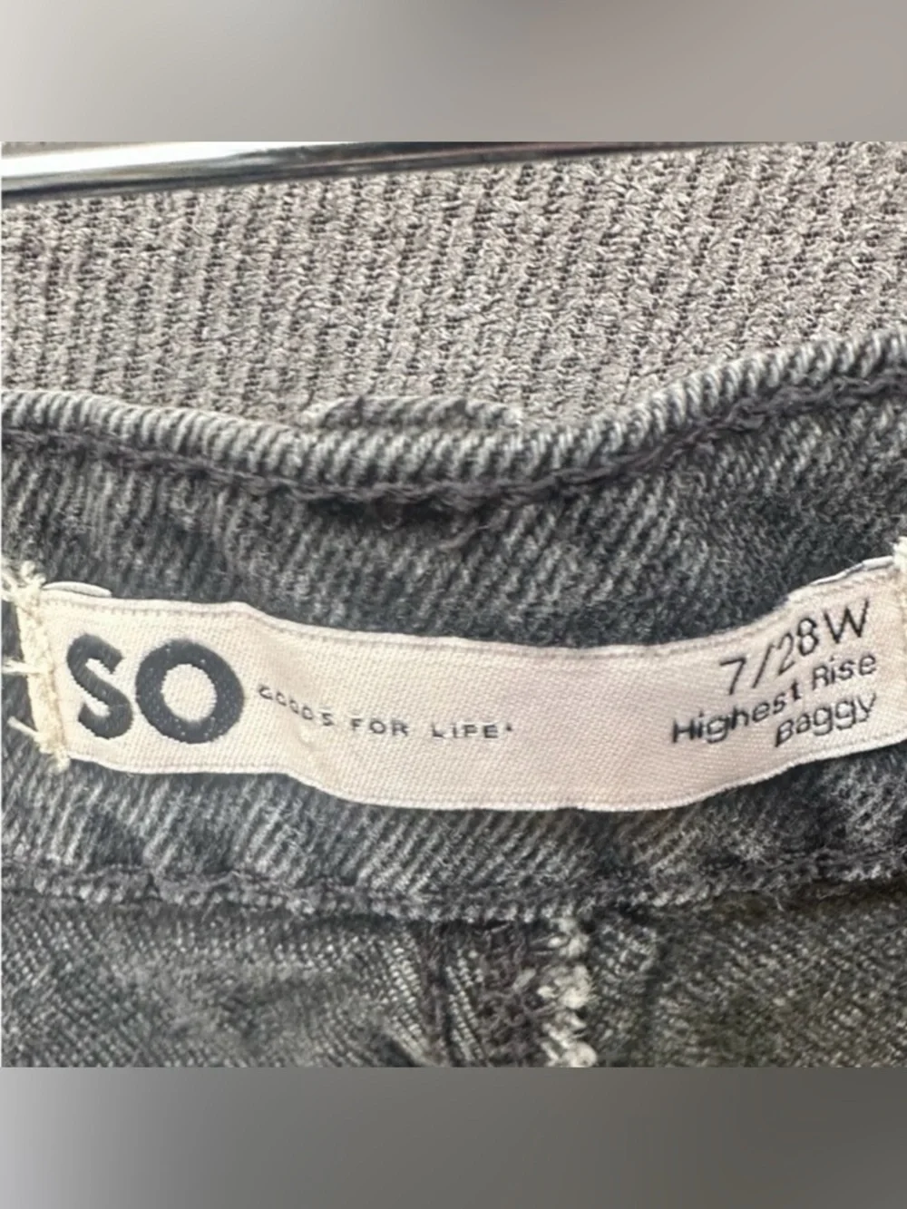 baggy cut off jean shorts pleated jorts faded black 26”